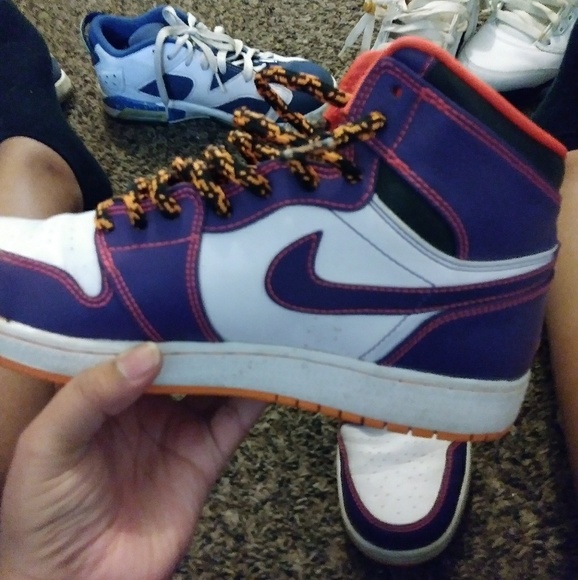 black nike free runs